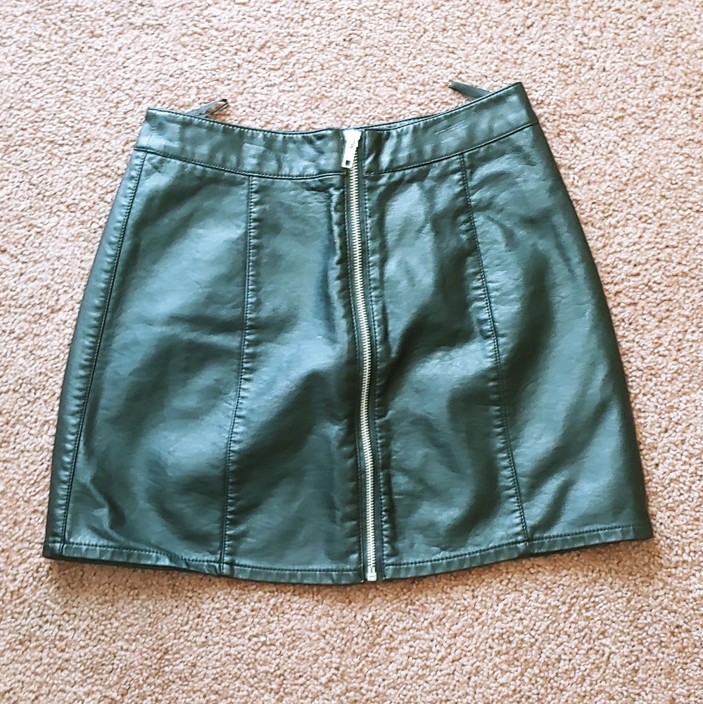 🌾3 for $30!! Faux leather skirt zip up forever 21